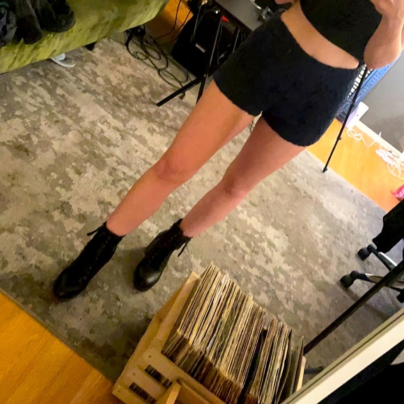 High Waisted Navy Crochet Hot Shorts - Picture 3 of 3